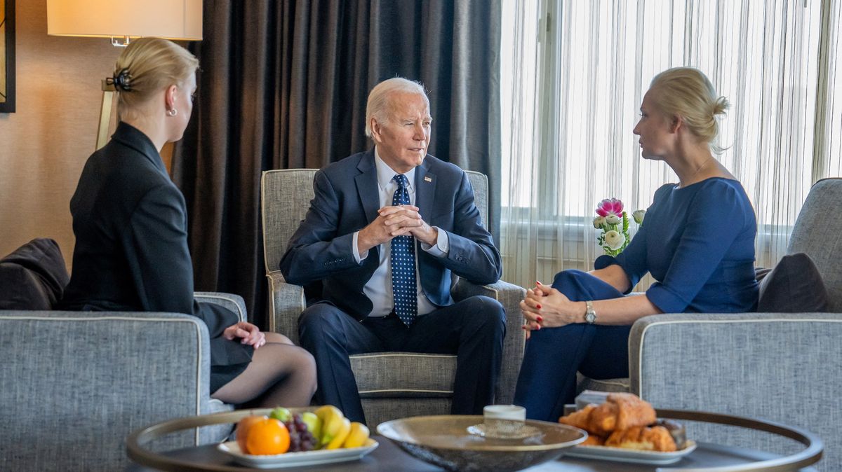 Biden se setkal s manželkou a dcerou Alexeje Navalného